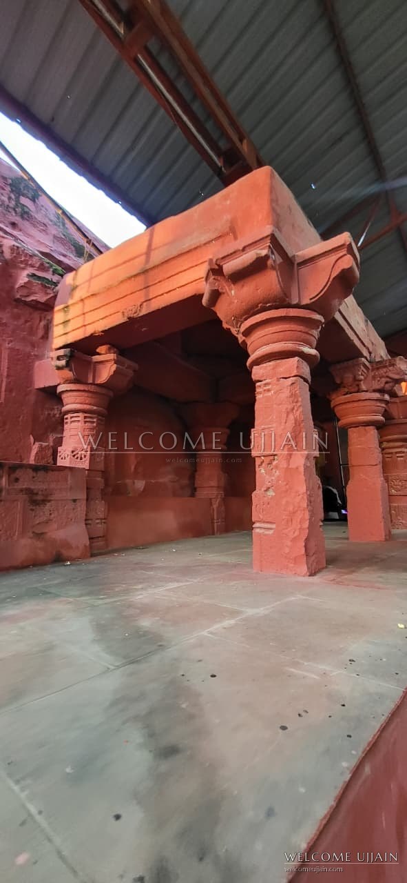 Bhartrihari Caves — Inside: a hall of carved red sandstone pillars cut into the rock