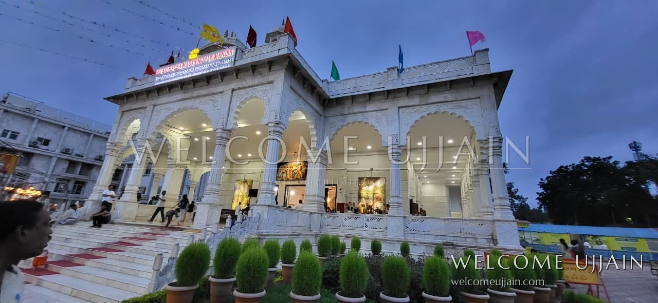 ISKCON Sri Sri Radha Madan Mohan Mandir — The approach and steps